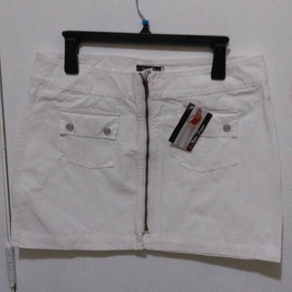 White zipper mini skirt - Picture 1 of 10